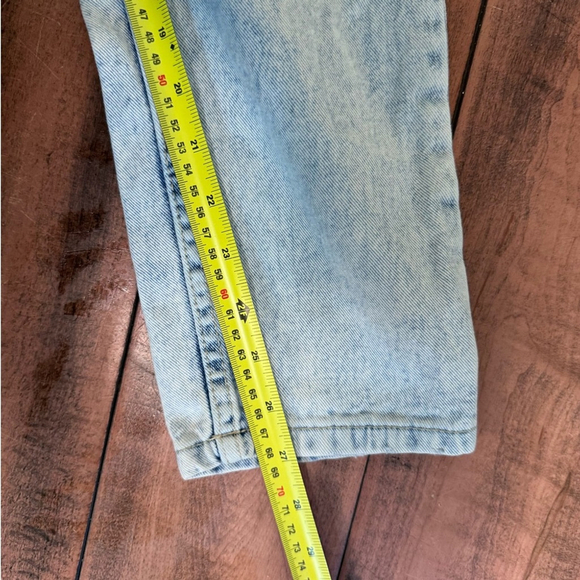 Bluenotes 90’s High Rise Mom Jeans - Light Wash Distressed - Size 2 - Picture 11 of 11